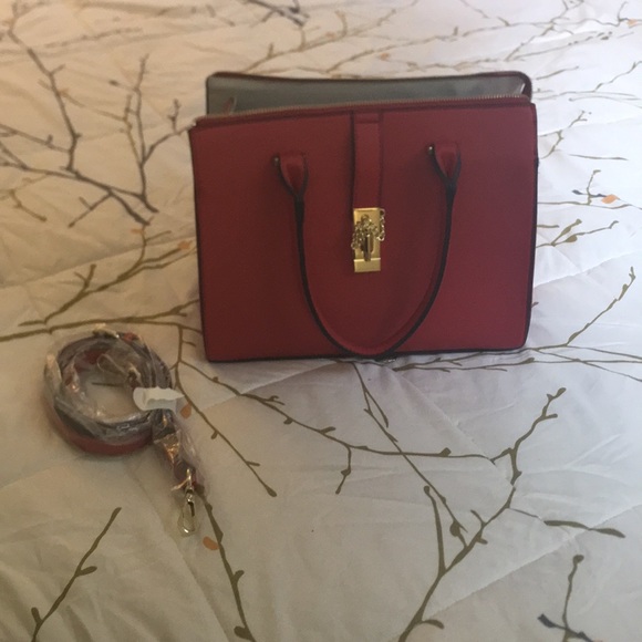 Red purse - Picture 2 of 3